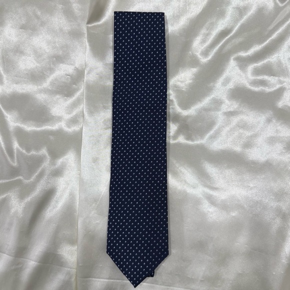 Roundtree & Yorke Silk Tie Woven Spotted Dots Navy Blue New Business Workwear - Picture 1 of 9